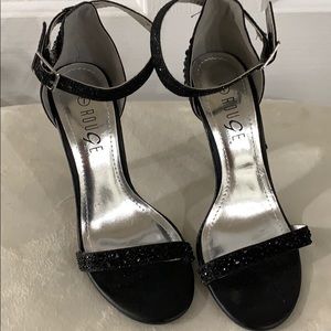 Rouge Glitter Shoes